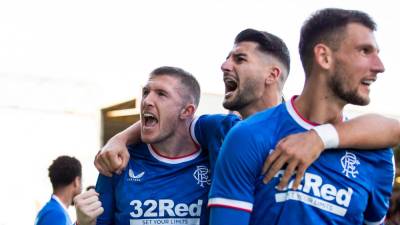 Rangers rally at Motherwell to close gap on Celtic