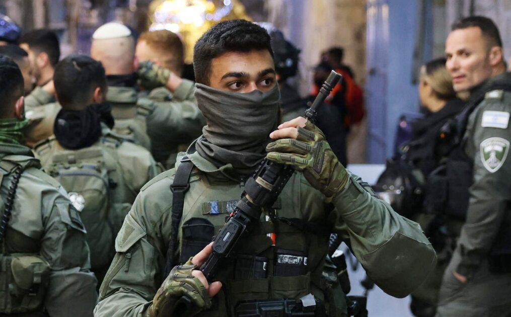 Violence erupts at Al-Aqsa Mosque for a 2nd night