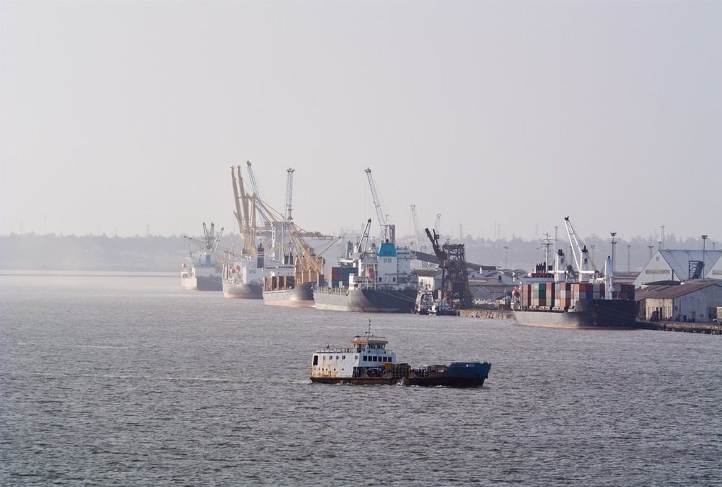 News24 | Maputo port ships record volumes as SA railways and ports choke