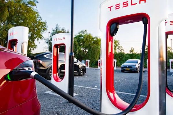 Non Tesla Vehicles To Pay More To Use Its Superchargers Unless On A Subscription